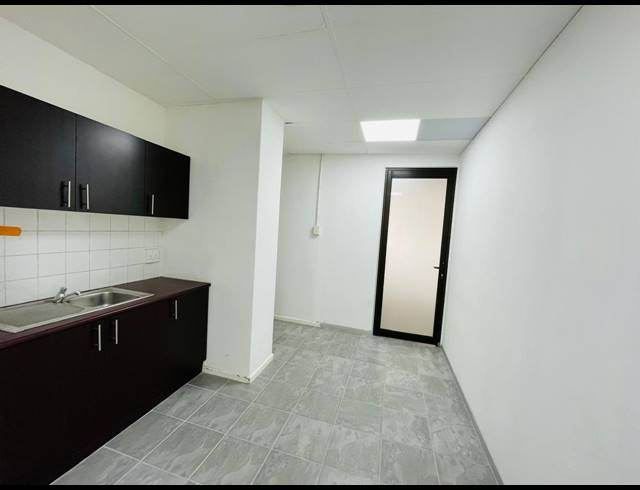 214M² OFFICE TO LET IN VORNA VALLEY